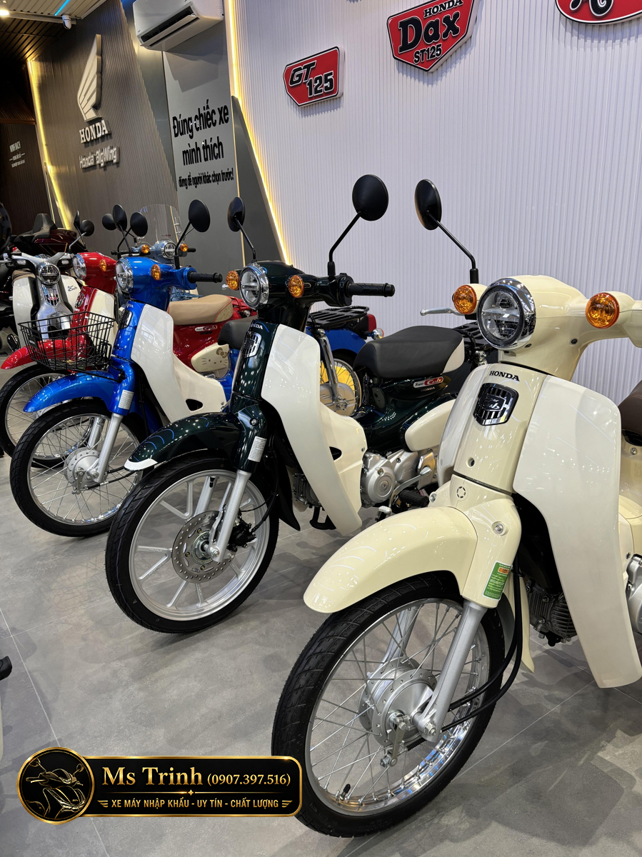 Dàn xe Honda Super Cub nhập khẩu nhìn ngang, đa dạng màu sơn và kiểu bánh